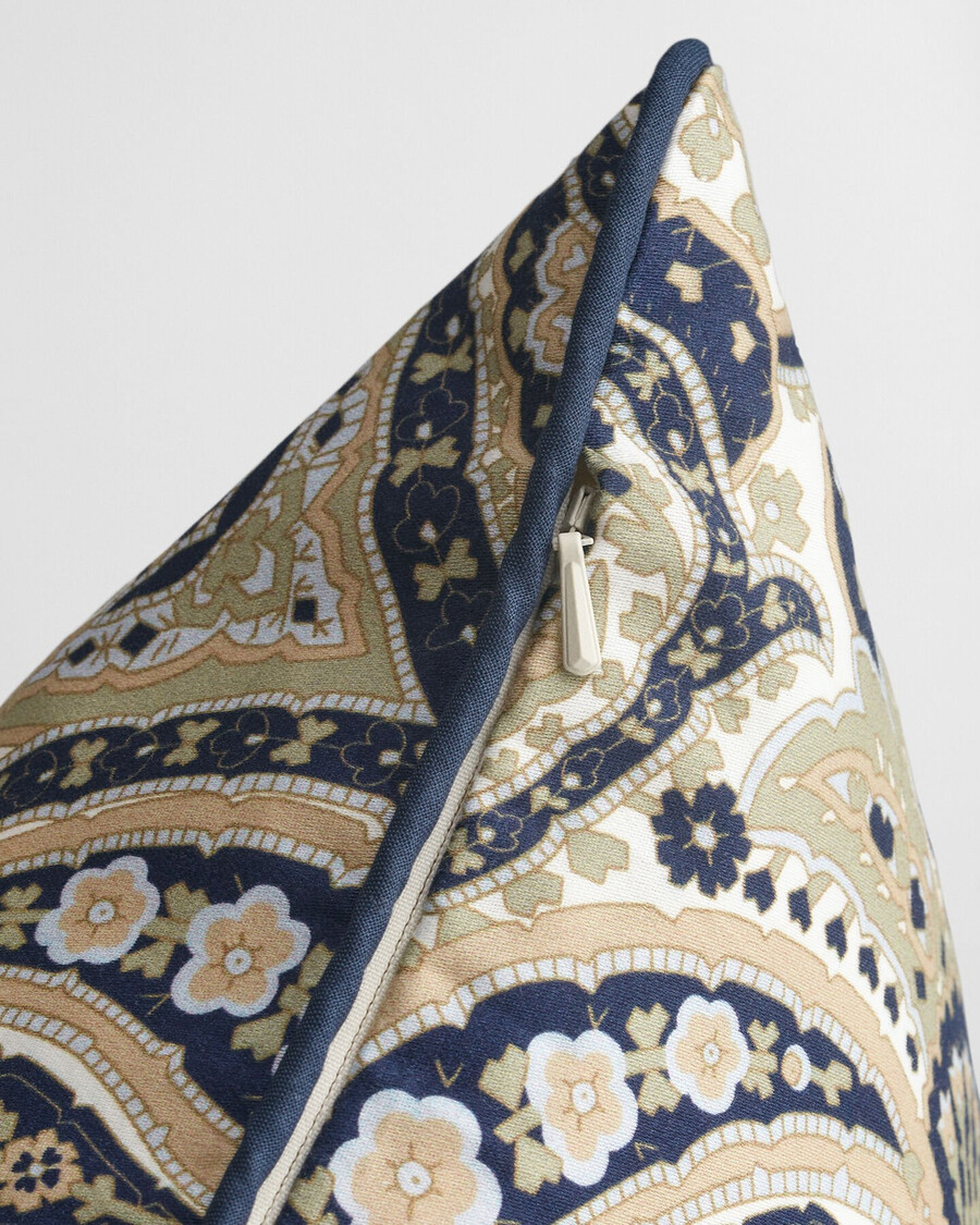 satin-kissen mit paisley-print – marineblau