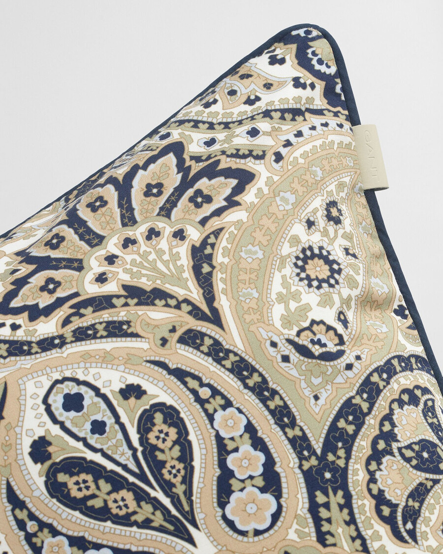 satin-kissen mit paisley-print – marineblau