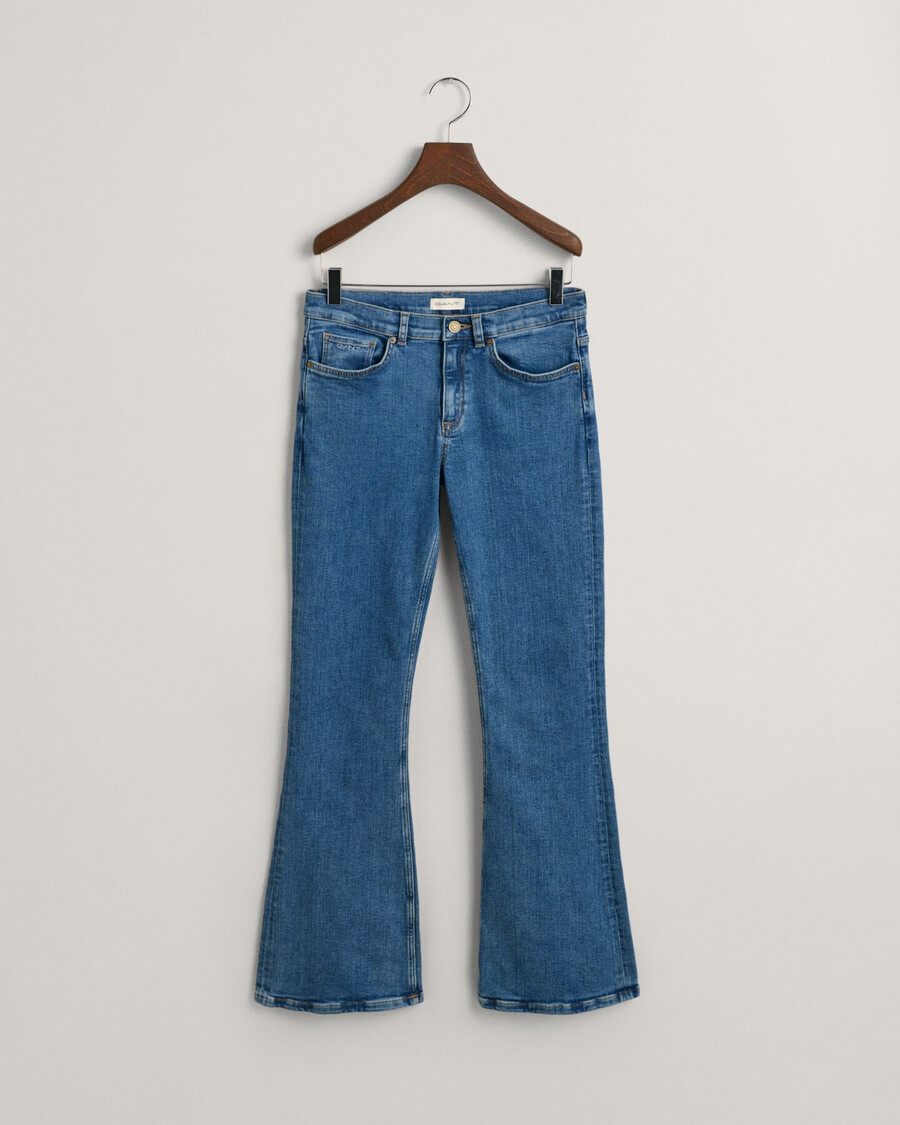 bootcut-jeans für teenager-mädchen – mittelblau