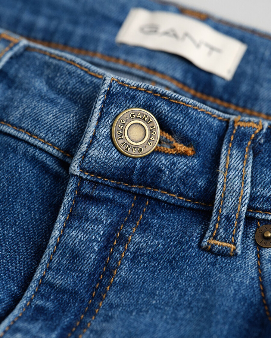 bootcut-jeans für teenager-mädchen – mittelblau