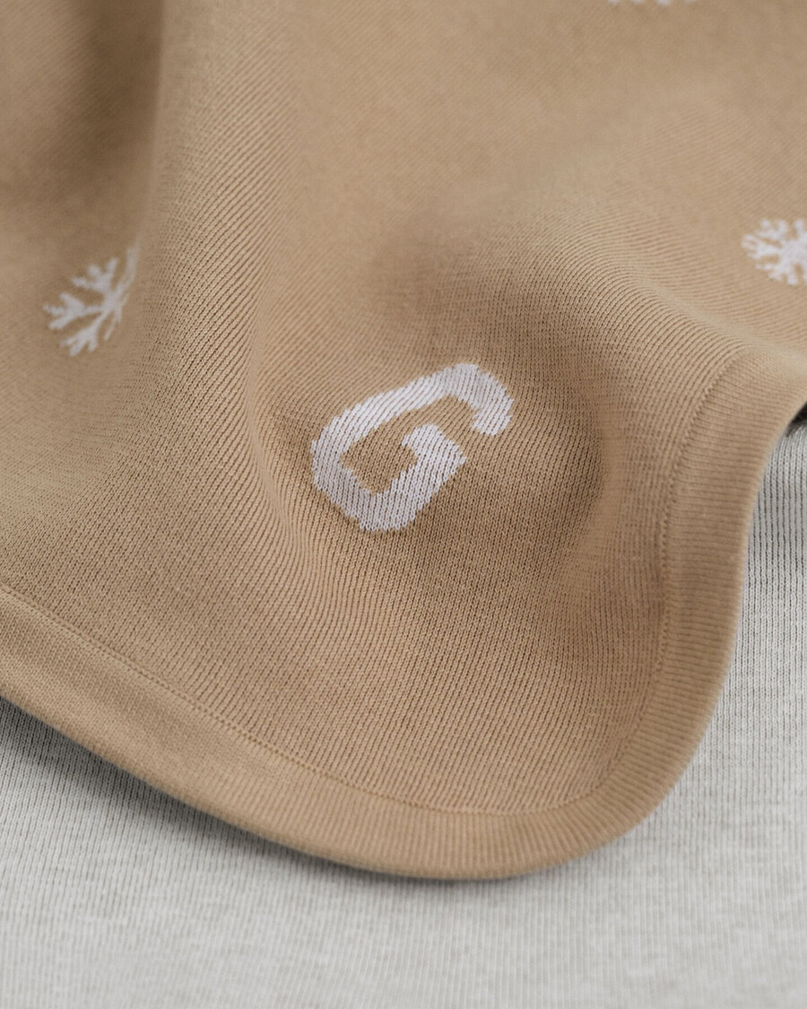 baby-strickdecke mit schneeflocken- und g-muster – dunkelkhaki