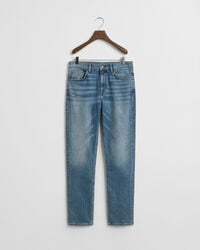 gerade geschnittene jeans für teenager-jungen – mittelblau used-look