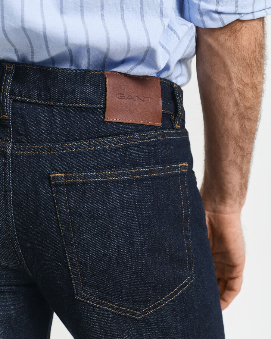 jeans mit regulärer passform – dunkelblau