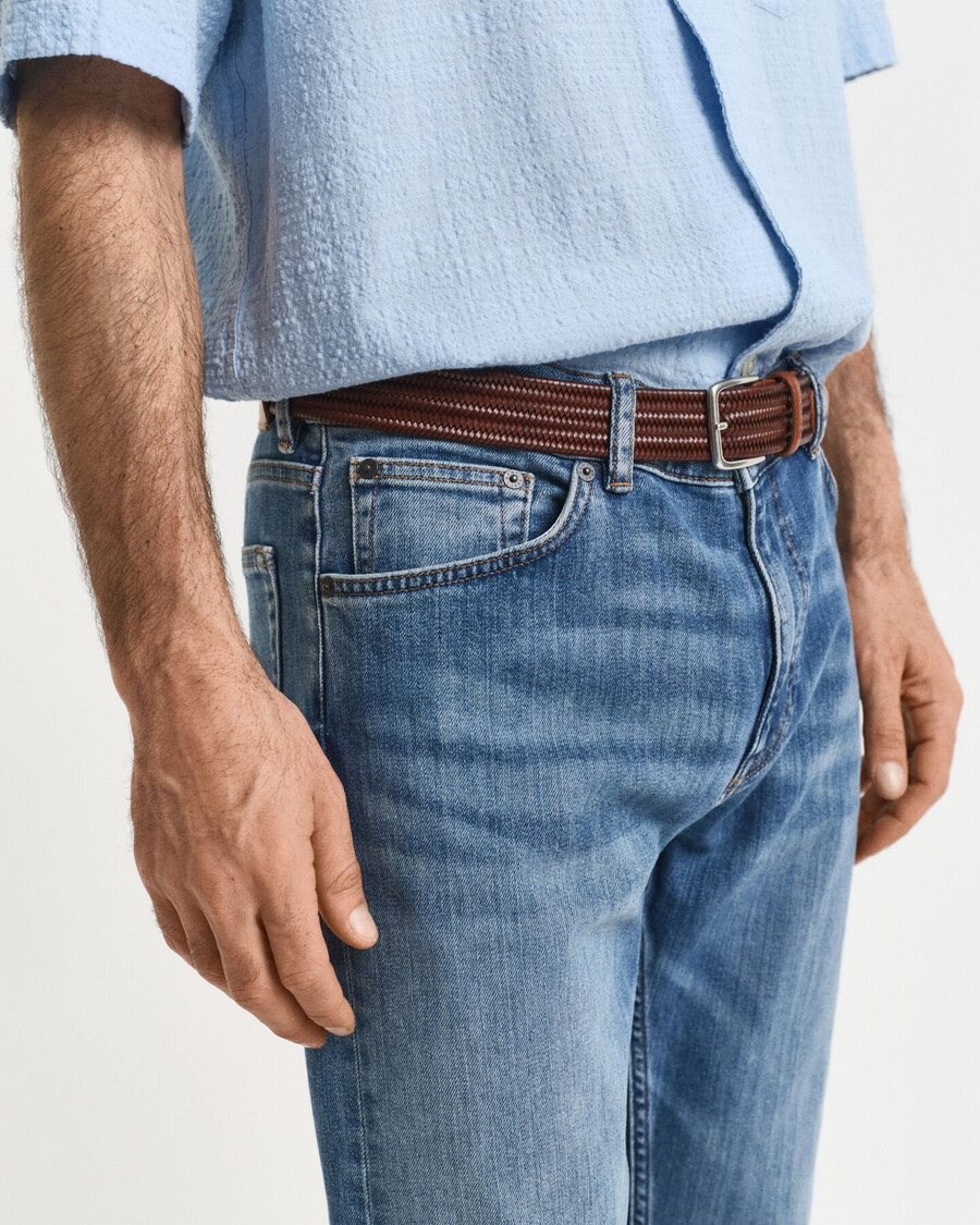 jeans mit regulärer passform – mittelblau used-look