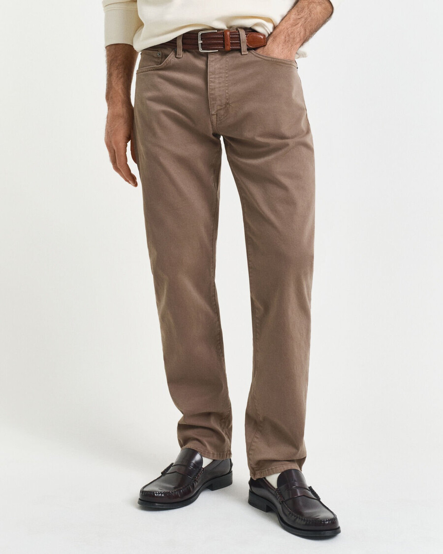 desert jeans in regulärer passform – wüstenbraun