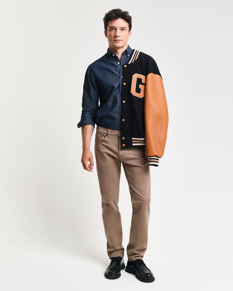 desert jeans in regulärer passform – wüstenbraun