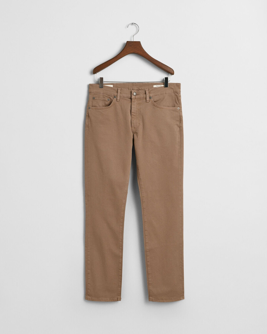 desert jeans in regulärer passform – wüstenbraun