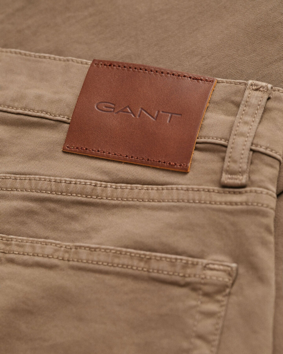 desert jeans in regulärer passform – wüstenbraun