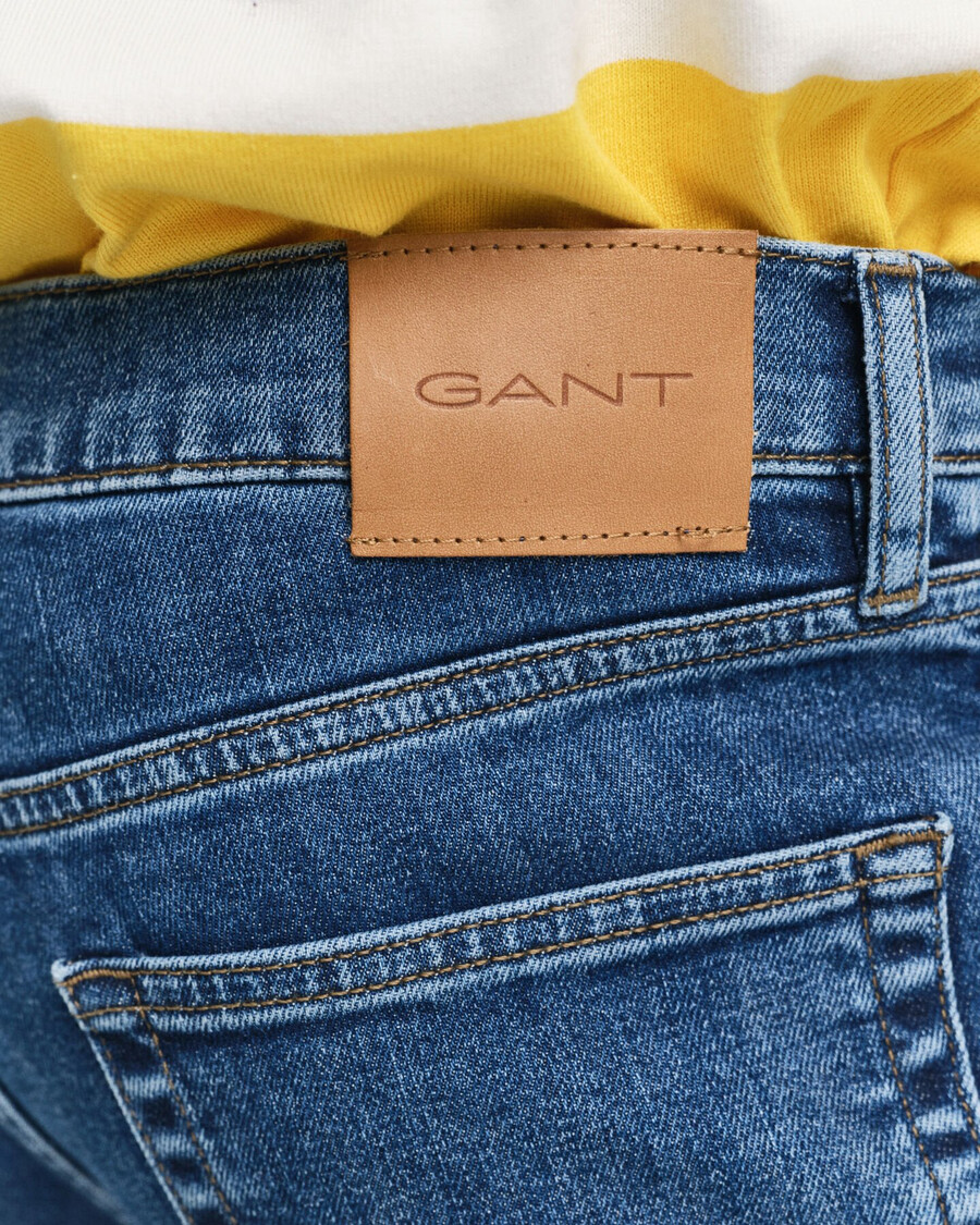 slim fit jeans mit sauberer waschung – mittelblau vintage