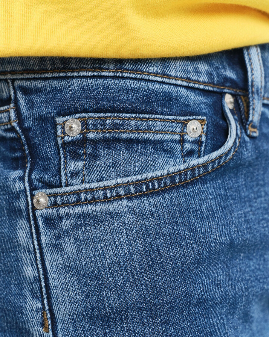 slim fit jeans mit sauberer waschung – mittelblau vintage