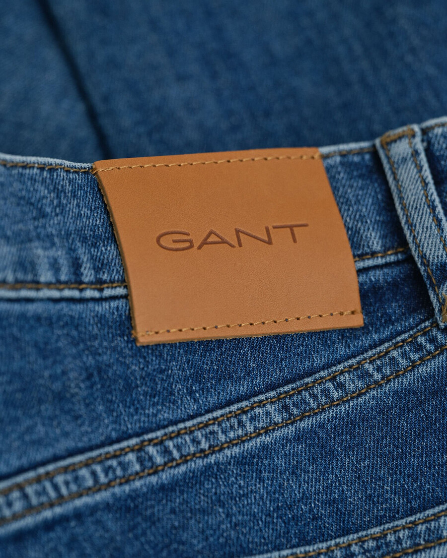 slim fit jeans mit sauberer waschung – mittelblau vintage