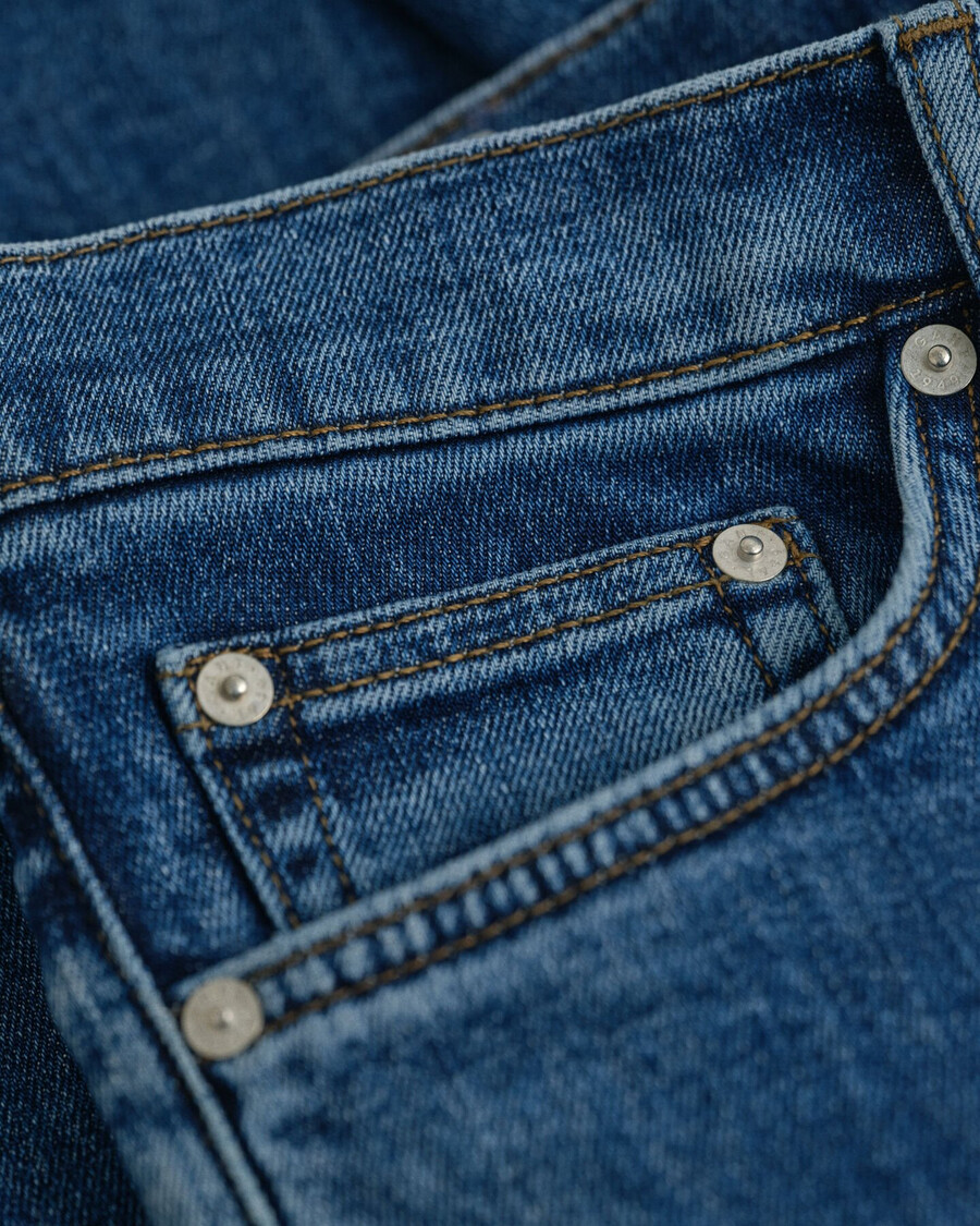 slim fit jeans mit sauberer waschung – mittelblau vintage