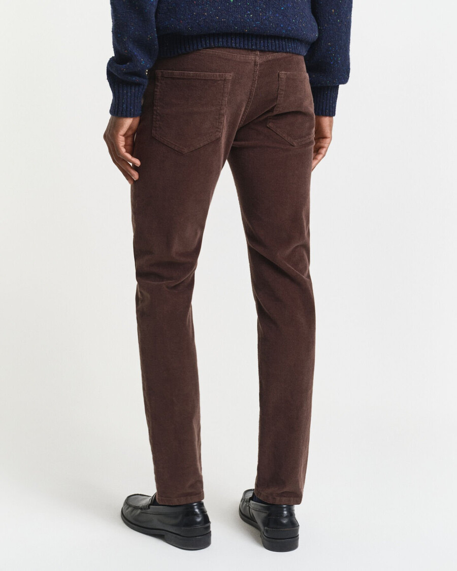 schmal geschnittene cordjeans – dunkelbraun