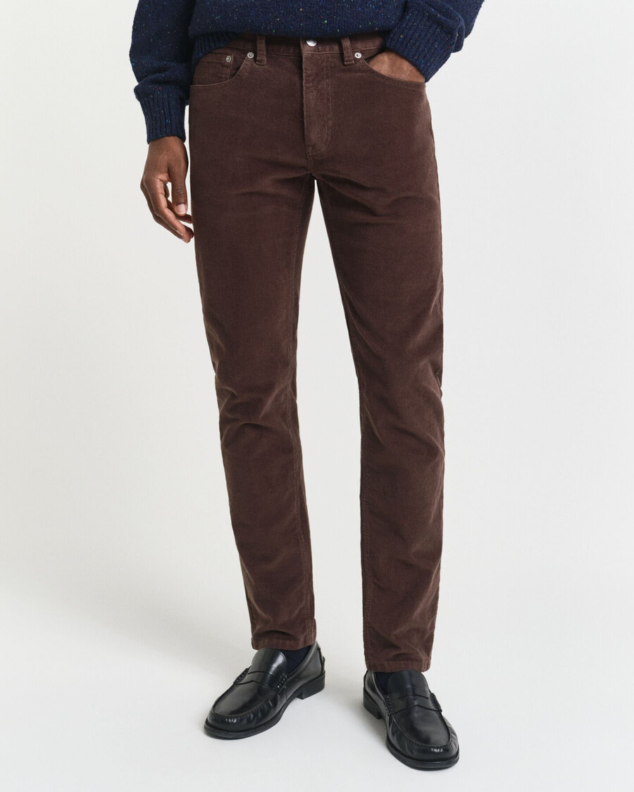 schmal geschnittene cordjeans – dunkelbraun