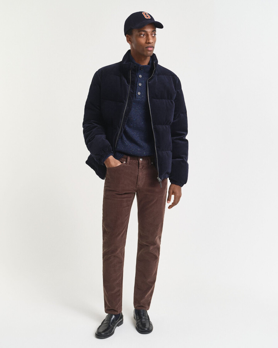 schmal geschnittene cordjeans – dunkelbraun