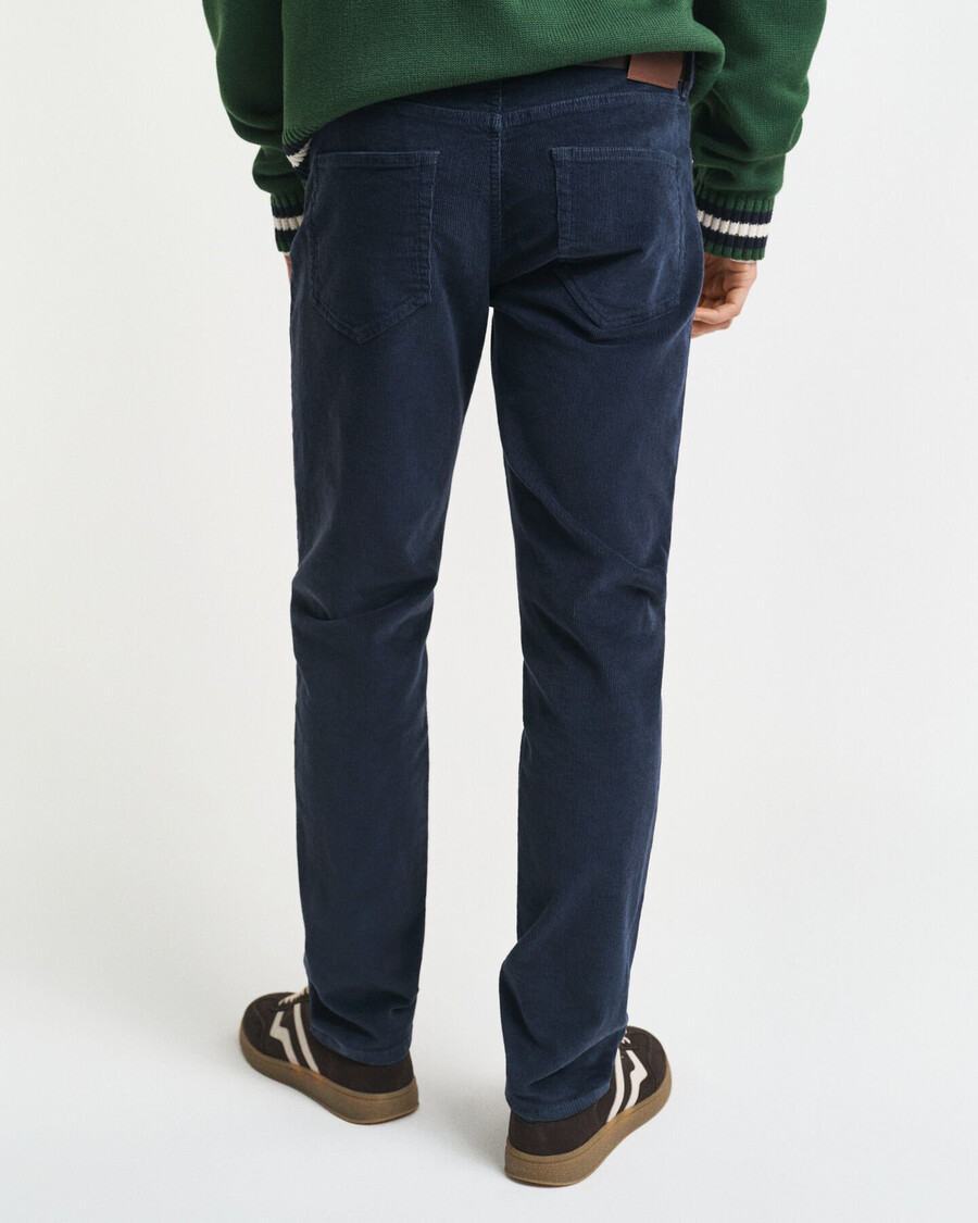 schmal geschnittene cordjeans – abendblau