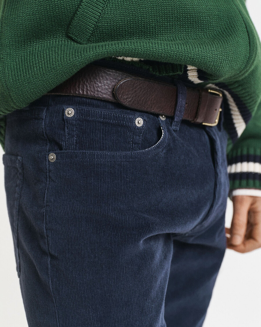 schmal geschnittene cordjeans – abendblau