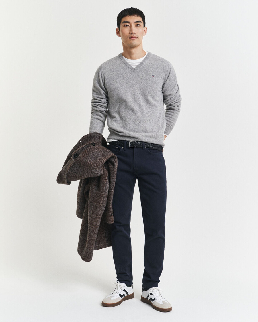 schmal geschnittene jeans aus weichem twill – abendblau
