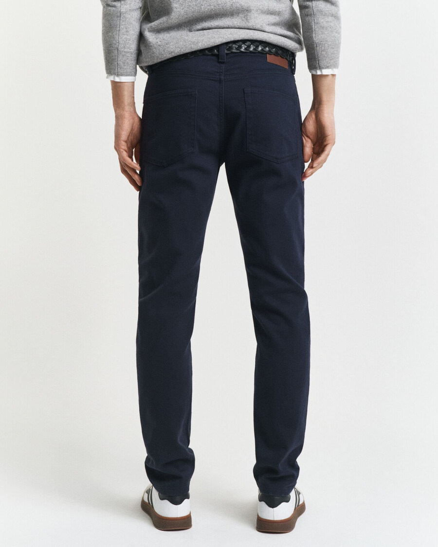 schmal geschnittene jeans aus weichem twill – abendblau
