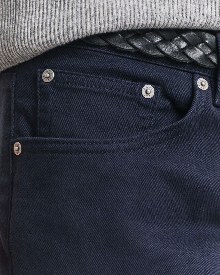 schmal geschnittene jeans aus weichem twill – abendblau