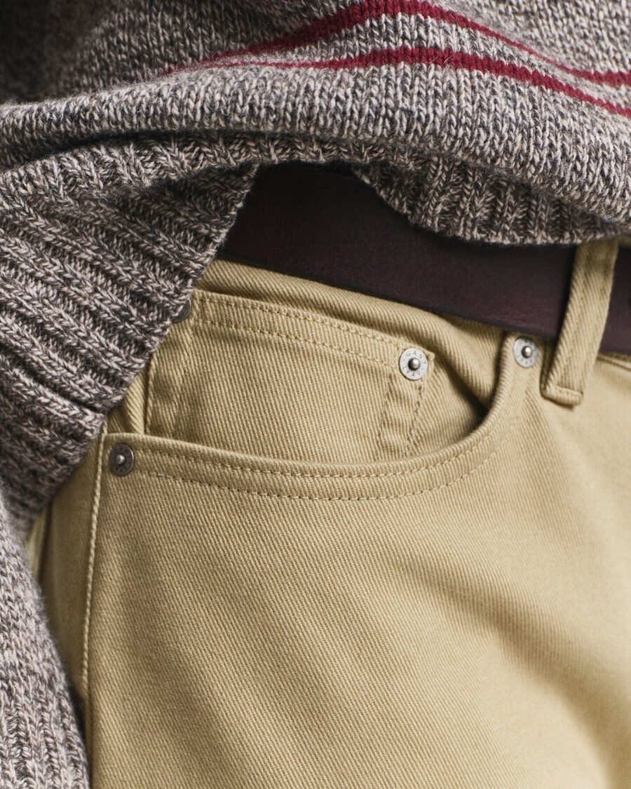 regular fit jeans aus weichem twill – woody beige