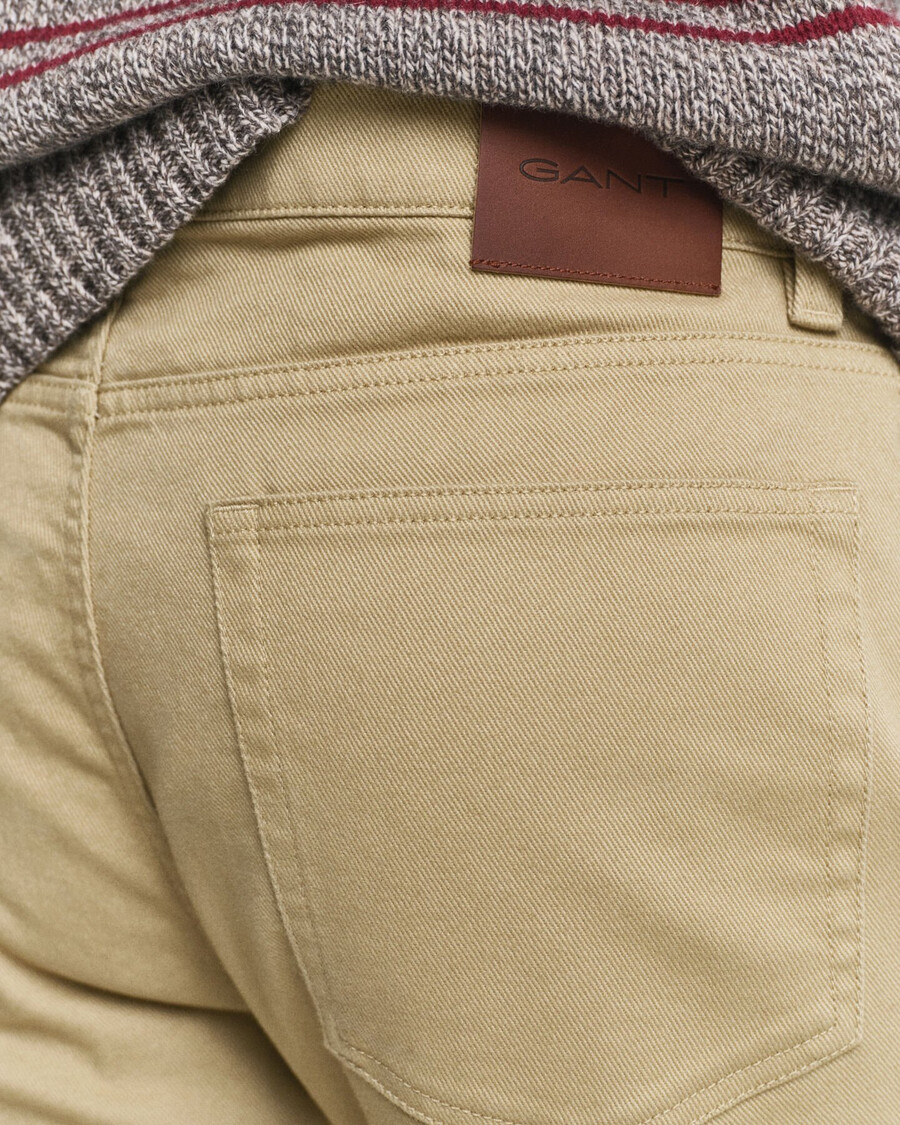 regular fit jeans aus weichem twill – woody beige
