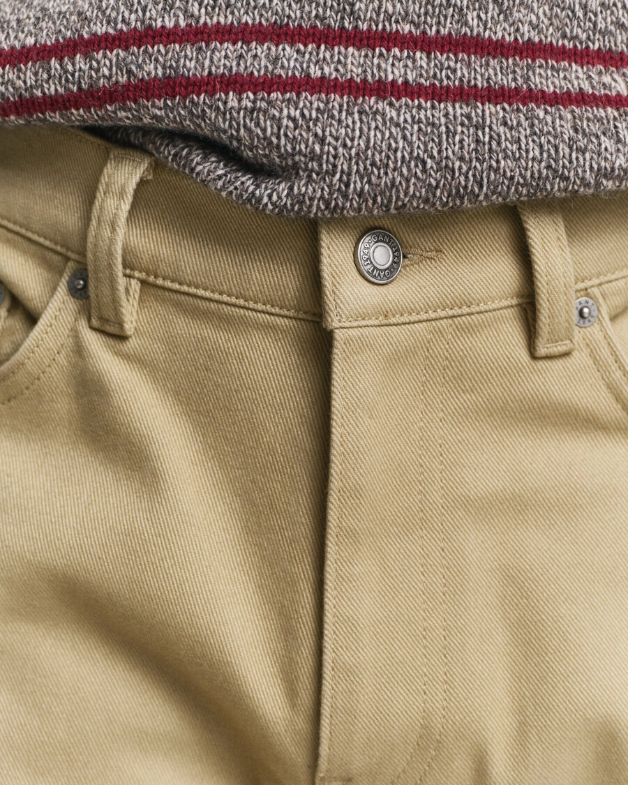 regular fit jeans aus weichem twill – woody beige