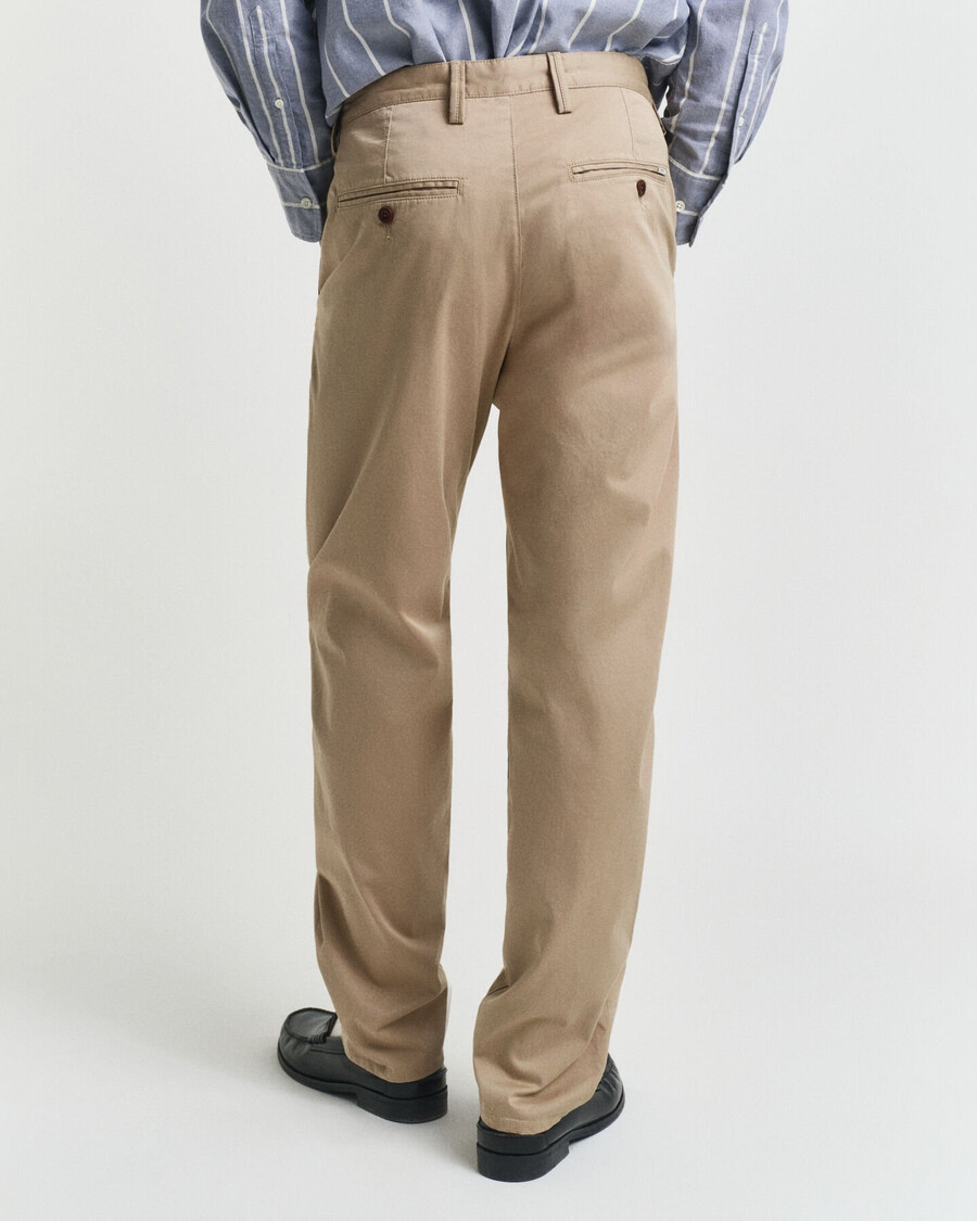 chinos aus twill in regulärer passform – dunkelkhaki