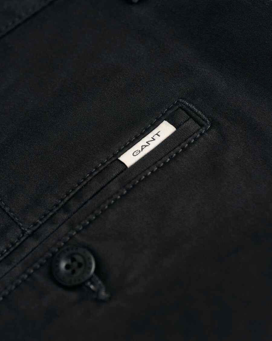 chinos aus twill in regulärer passform – schwarz