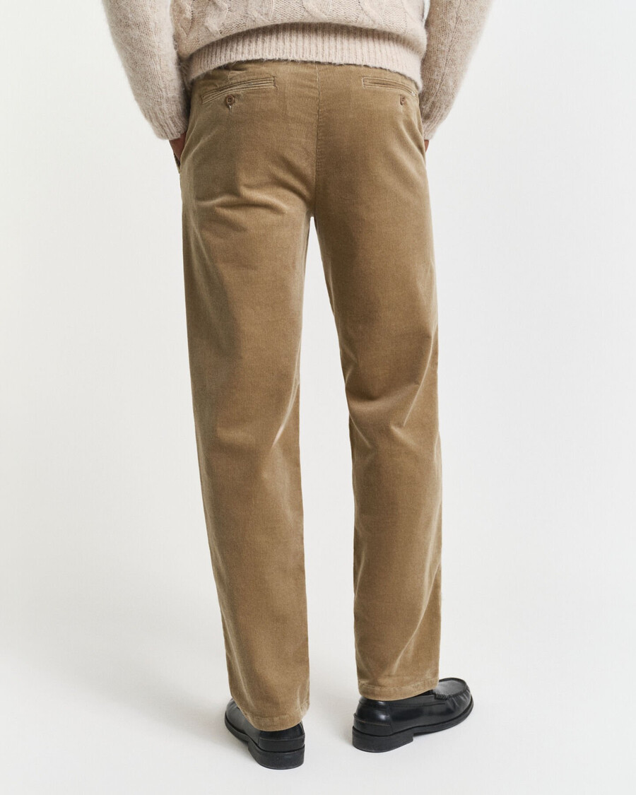 cord-chinos in regulärer passform – helltaupe