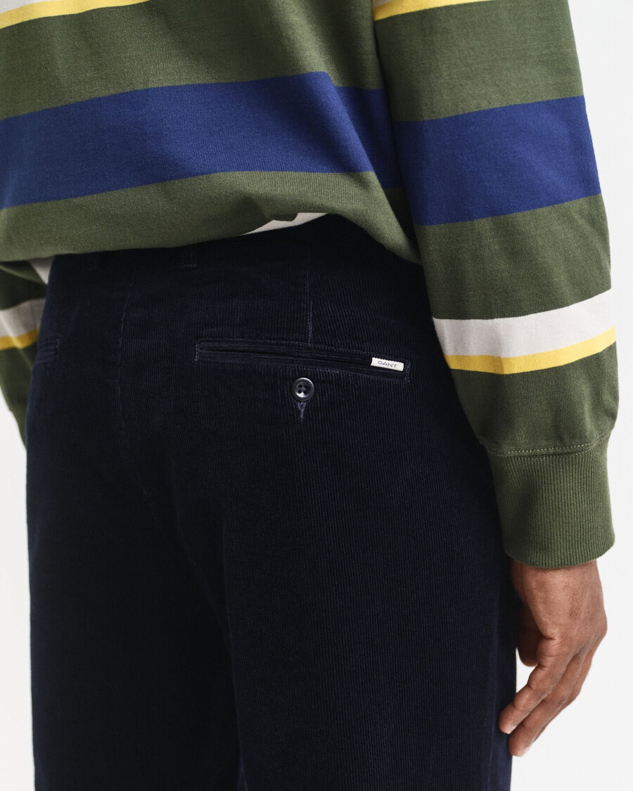 cord-chinos in regulärer passform – abendblau