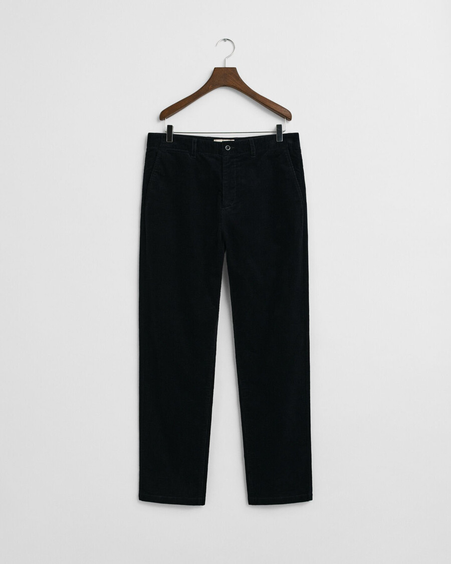 cord-chinos in regulärer passform – schwarz