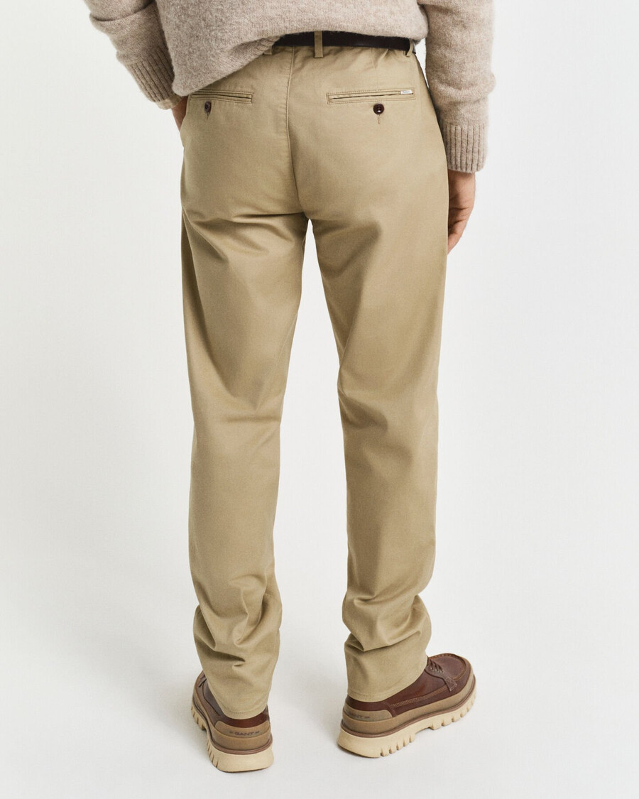 chinos in regulärer passform – dunkelkhaki