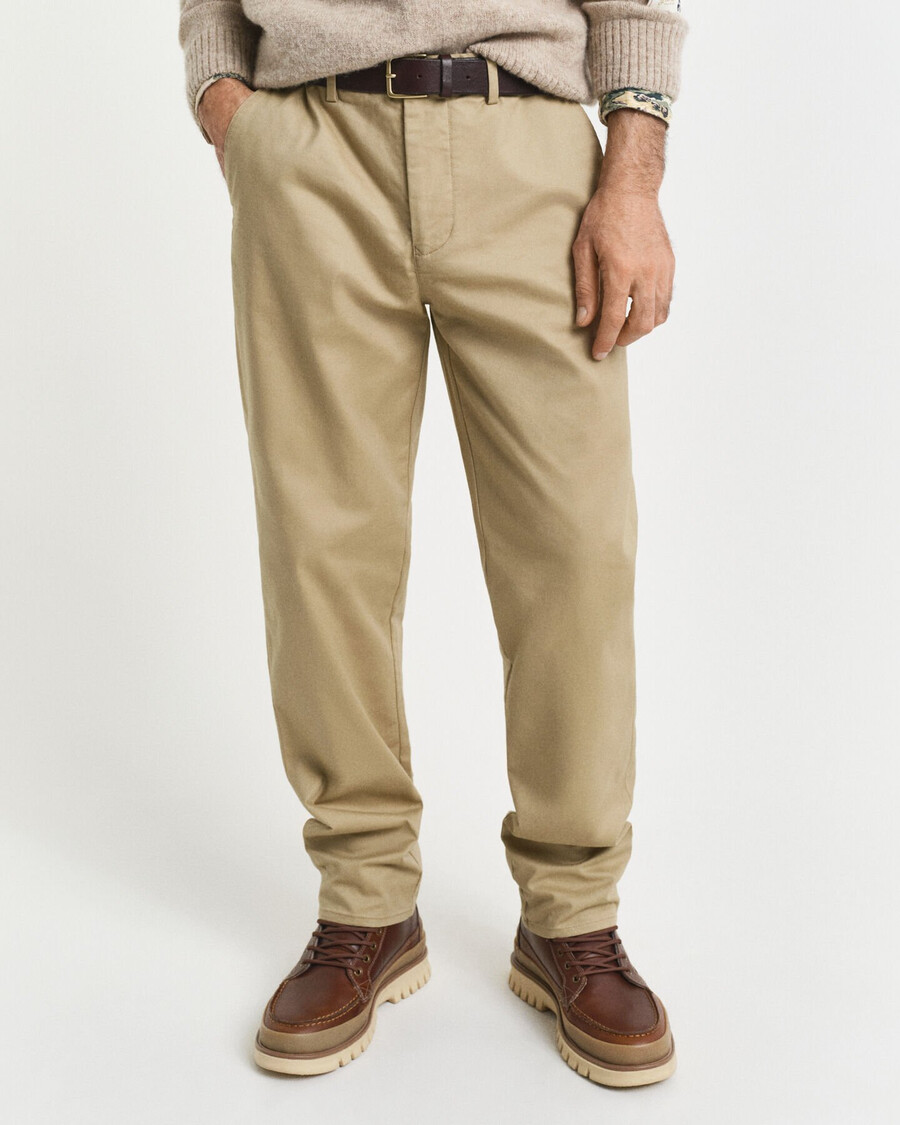 chinos in regulärer passform – dunkelkhaki