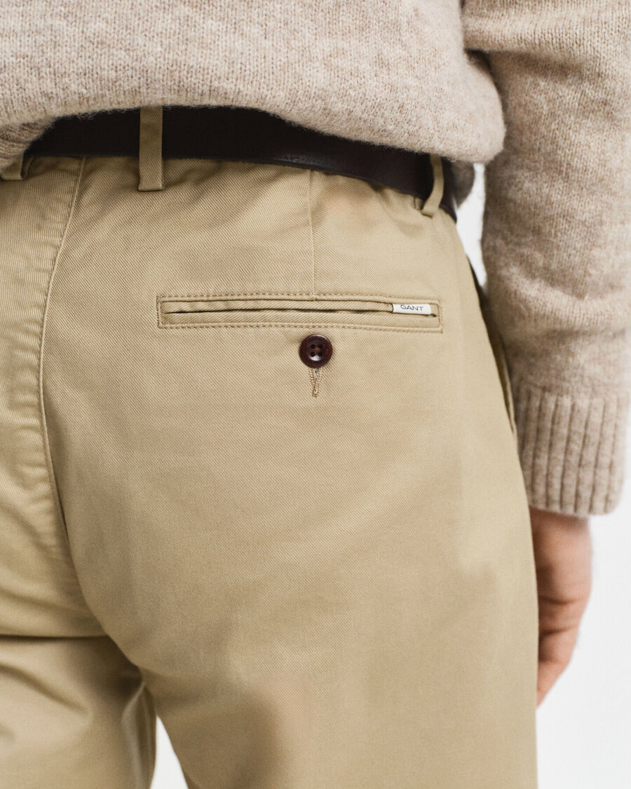chinos in regulärer passform – dunkelkhaki
