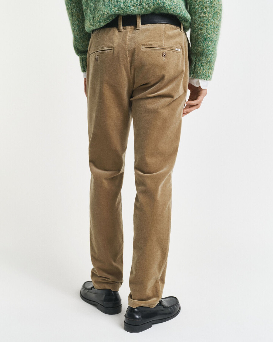 schmal geschnittene cord-chinos – helltaupe