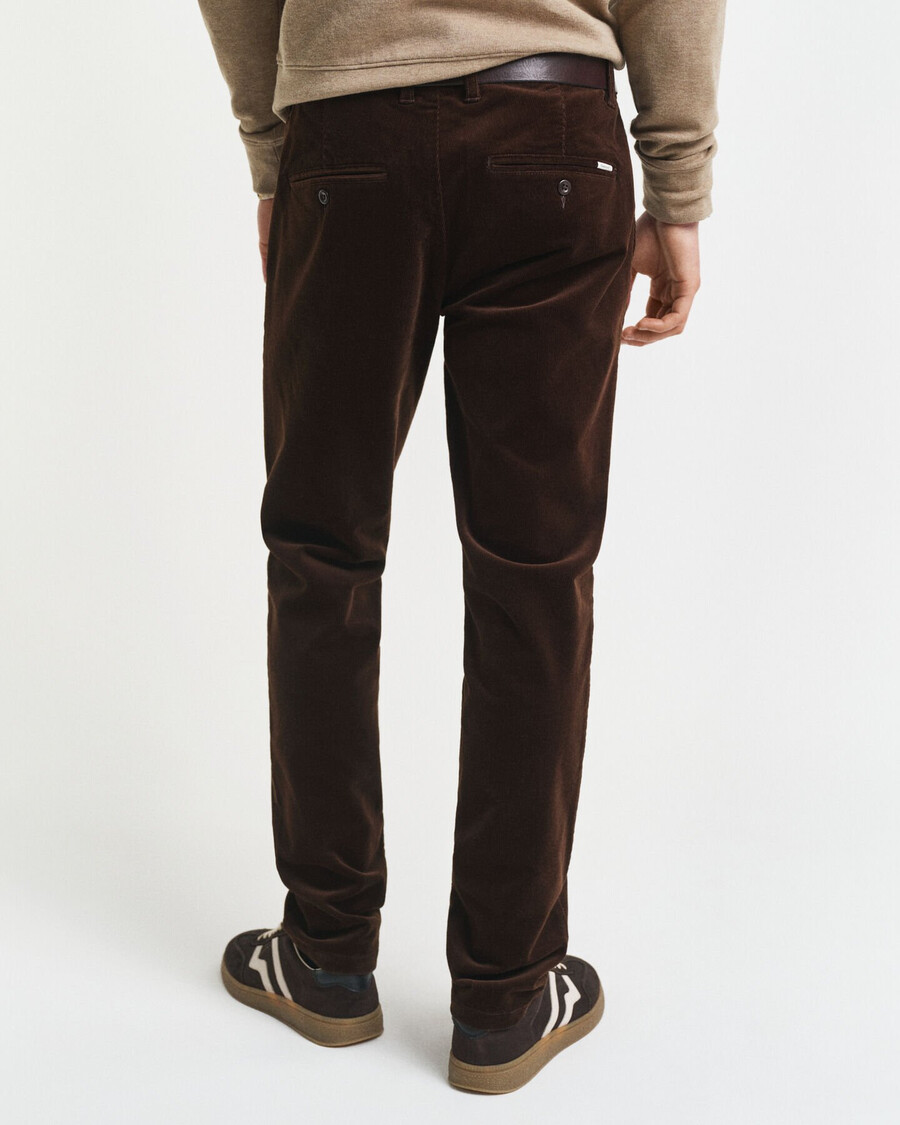 schmal geschnittene cord-chinos – dunkelbraun