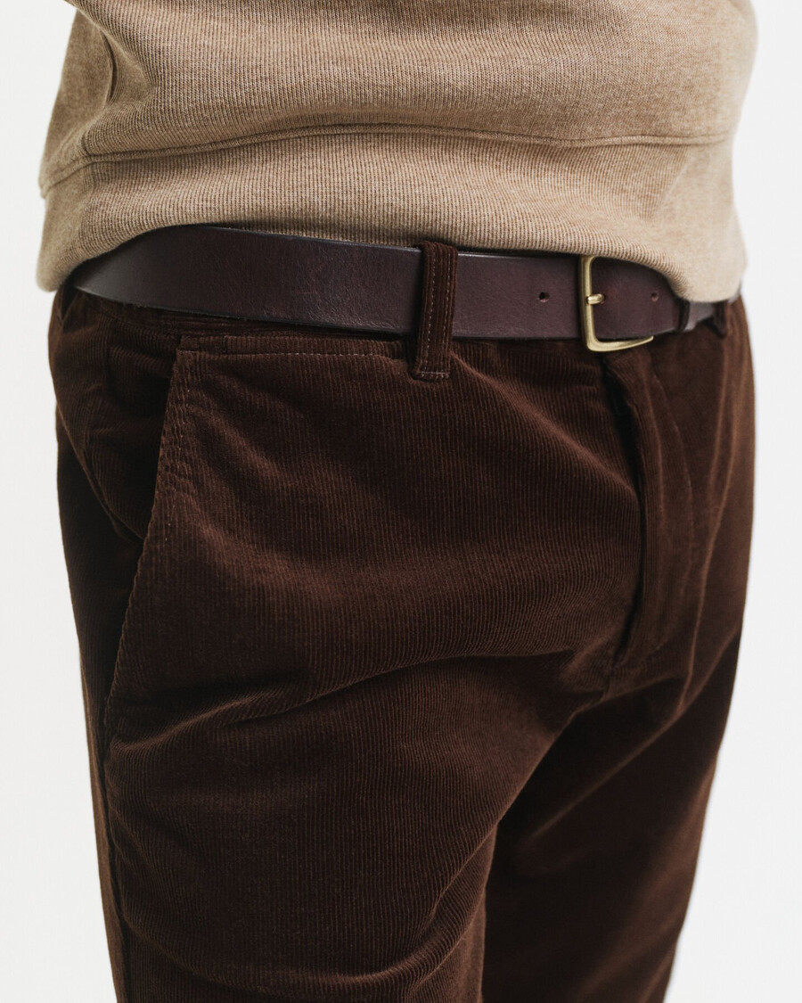 schmal geschnittene cord-chinos – dunkelbraun