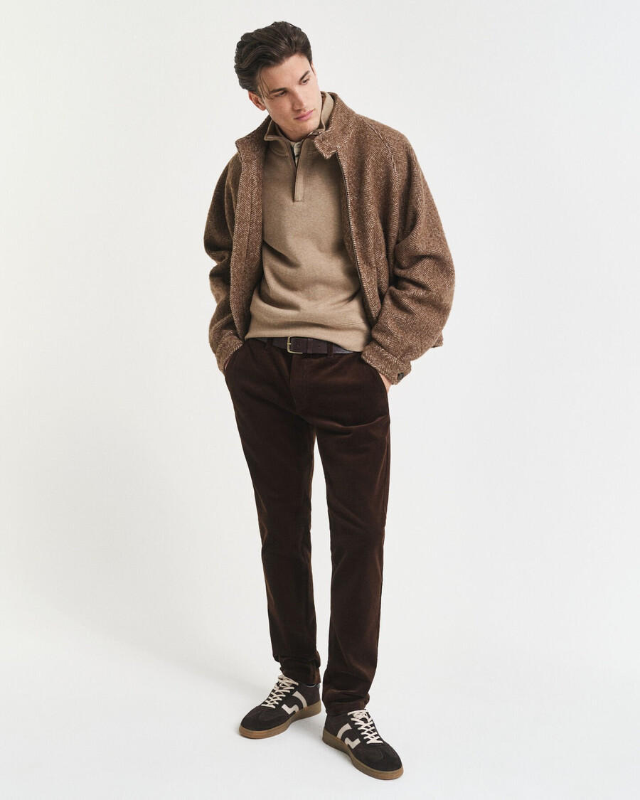 schmal geschnittene cord-chinos – dunkelbraun