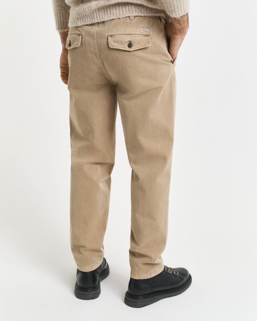 regular fit schmal zulaufende chinos aus Überschussware – helltaupe