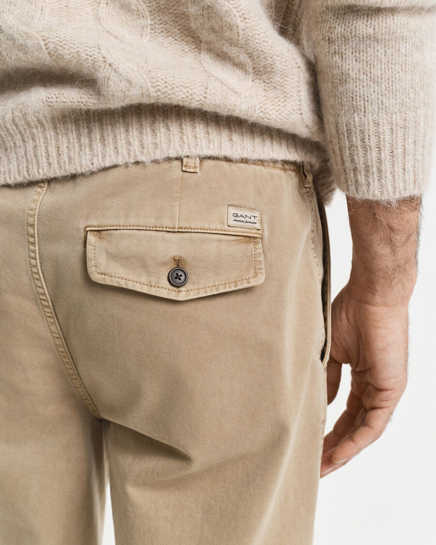 regular fit schmal zulaufende chinos aus Überschussware – helltaupe