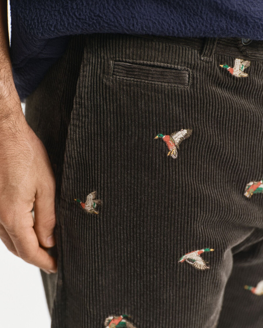 geradlinig geschnittene bestickte cordhose – dunkelmoosgrün