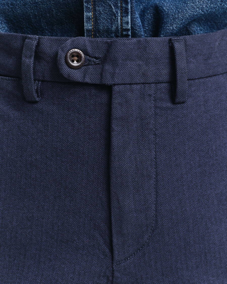 schmal geschnittene baumwollhose mit fischgrätmuster – abendblau