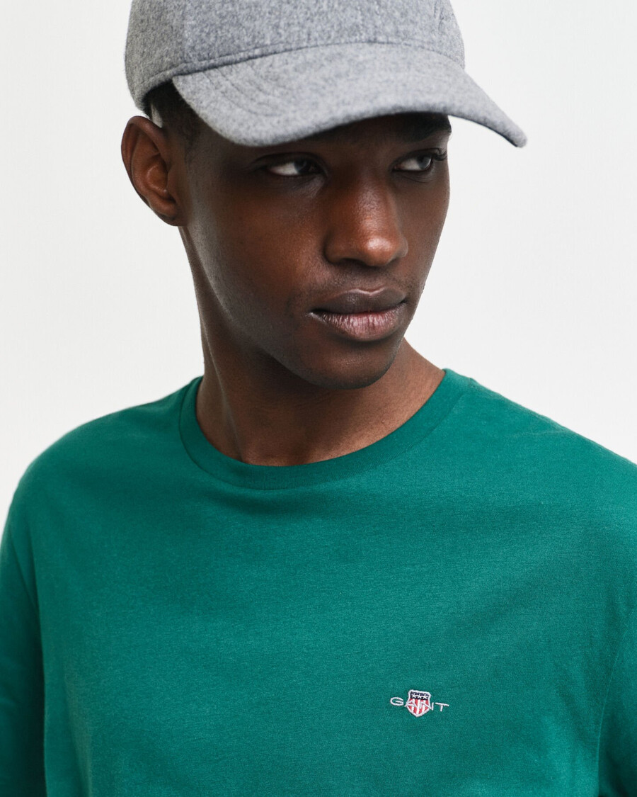 regular fit shield t-shirt – dunkelwaldgrün