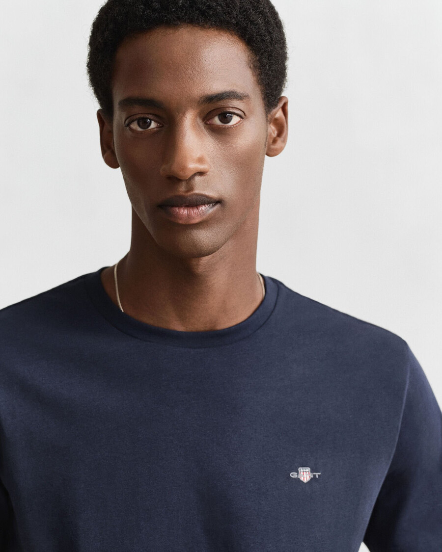 regular fit shield t-shirt – abendblau