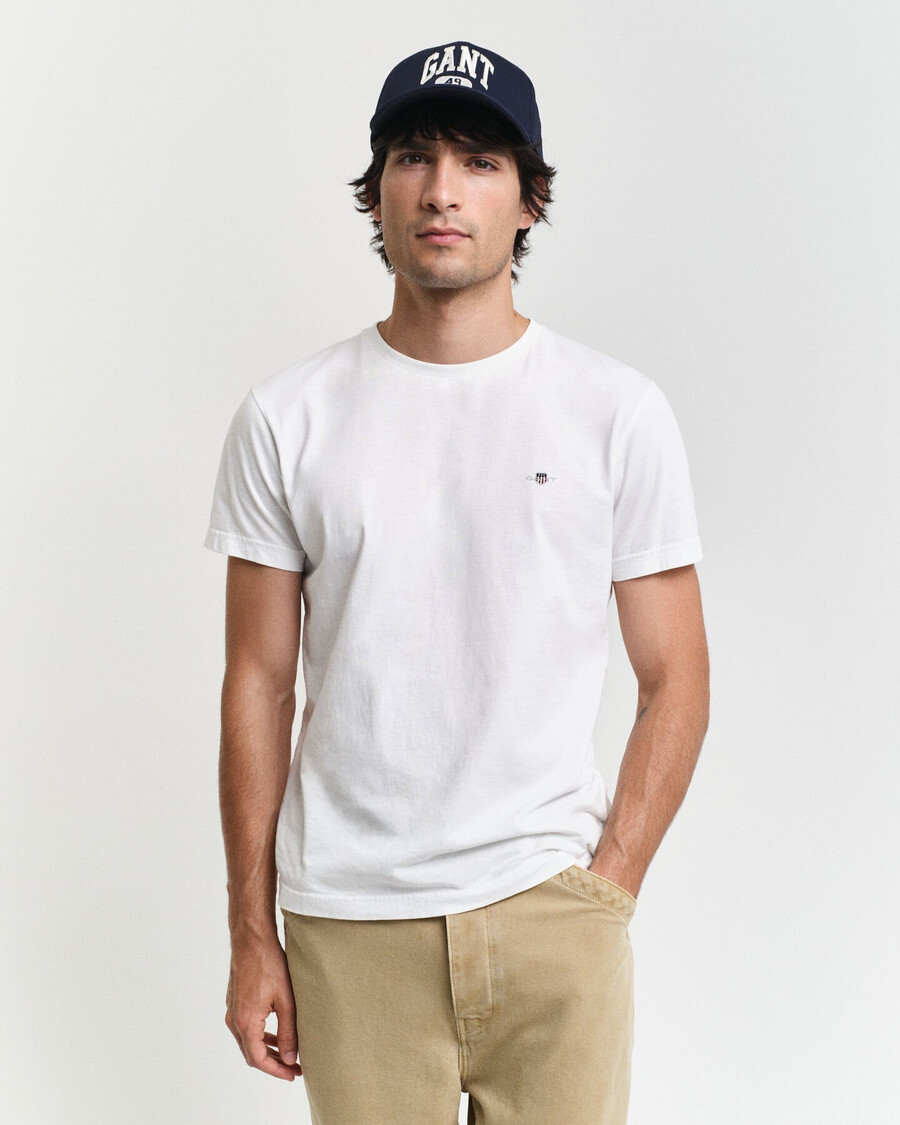 schmal geschnittenes shield-t-shirt – weiß
