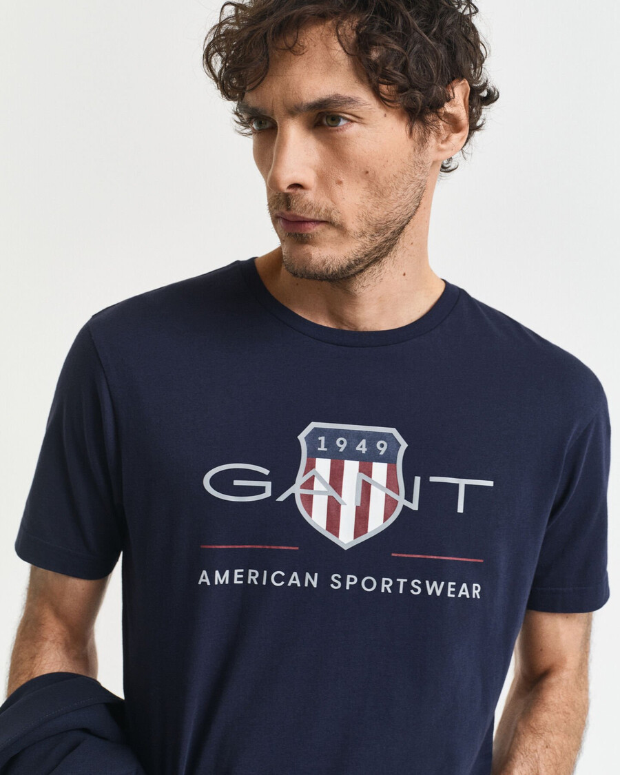 archive shield t-shirt – abendblau