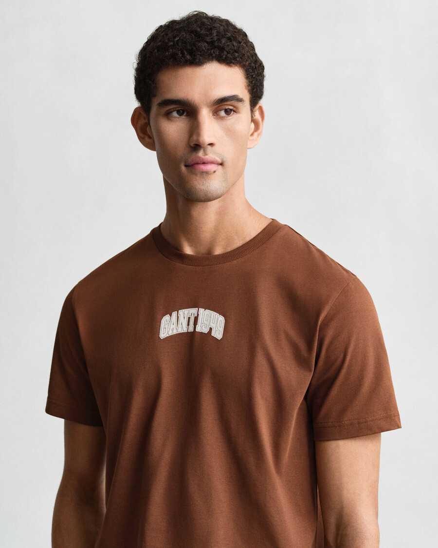 1949 grafik-t-shirt – mahagonibraun
