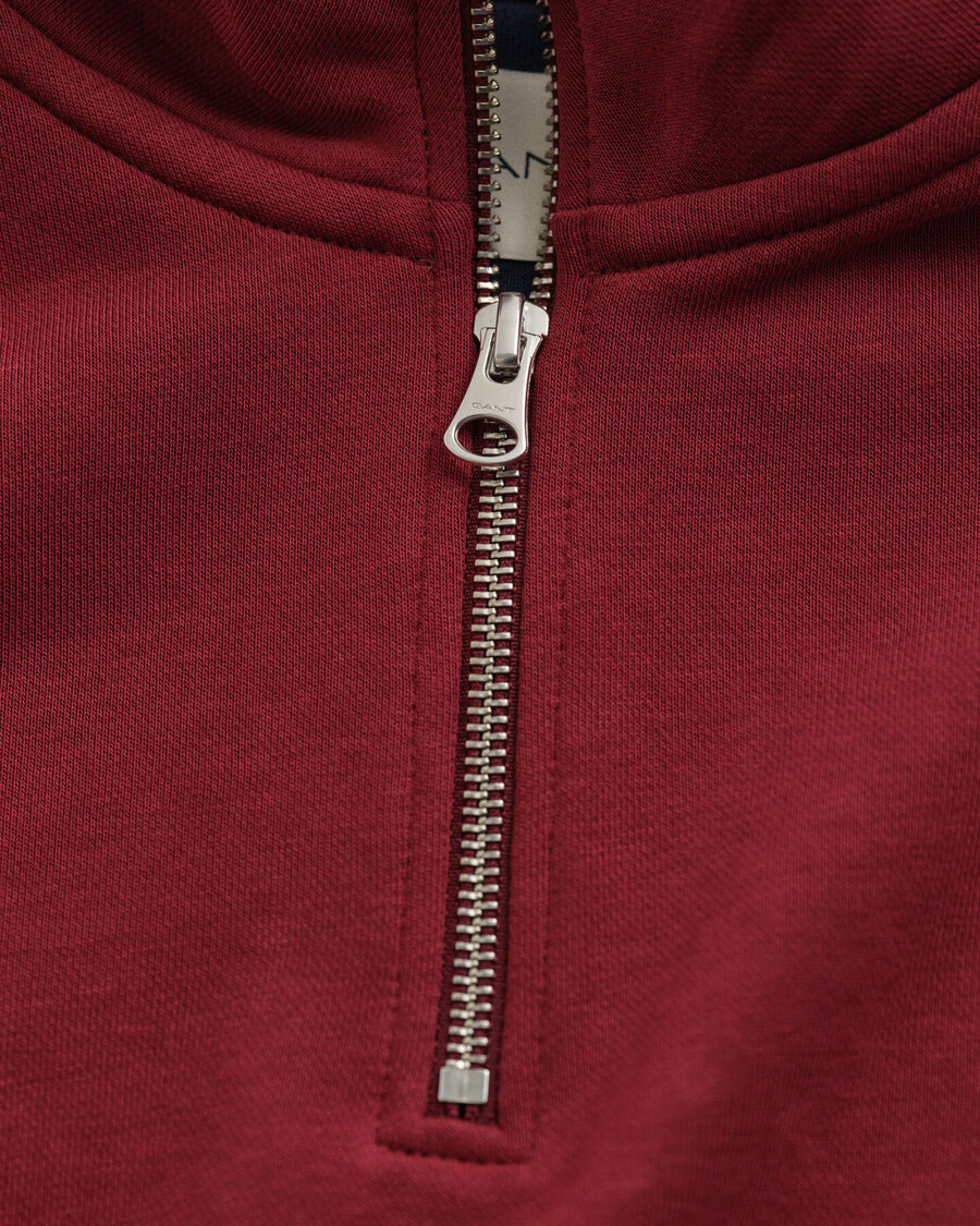 shield halfzip sweatshirt – plumped red