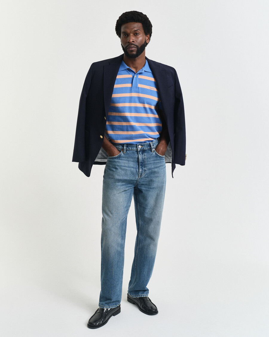 gestreiftes poloshirt – perfektes blau